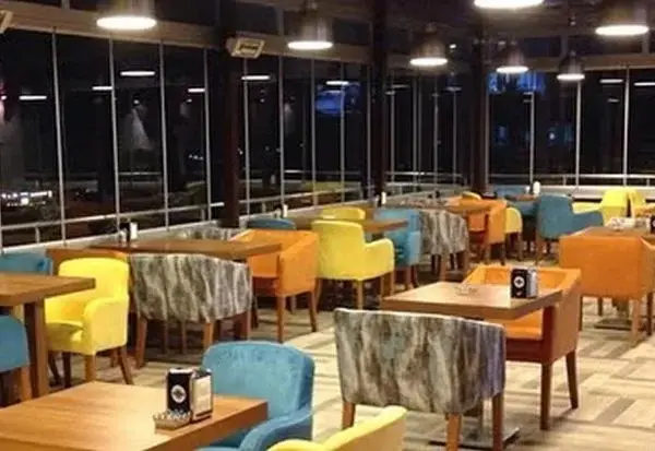 Renkli Cafe Koltukları Temizliği